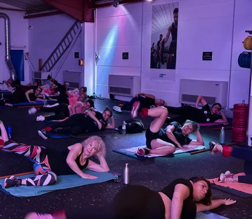 Pourquoi le cours collectif de cuisses abdo fessiers à l'Appart Fitness Eybens accélère la perte de poids et galbe les fessiers, Échirolles, L'Appart Fitness Eybens