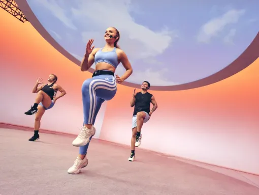 Cours collectif de bodyAttack LesMills avec coach à Saint-Martin-d'Hères, Échirolles, L'Appart Fitness Eybens