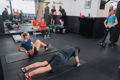 Cours de circuit training en salle de sport à Grenoble , Échirolles, L'Appart Fitness Eybens