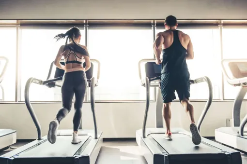 Cours collectifs cardio avec un coach en salle de sport à Grenoble, Échirolles, L'Appart Fitness Eybens