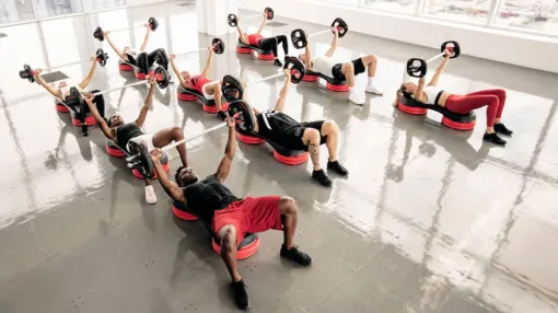 Cours collectif de Bodypump Lesmils avec coach en salle de sport à Grenoble , Échirolles, L'Appart Fitness Eybens