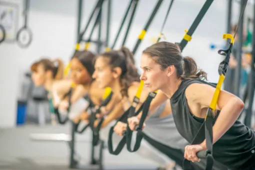 Cours collectifs avec un coach de TRX à Grenoble , Échirolles, L'Appart Fitness Eybens
