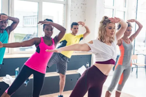 Cours de zumba en salle de sport à saint martin d'hères, Échirolles, L'Appart Fitness Eybens
