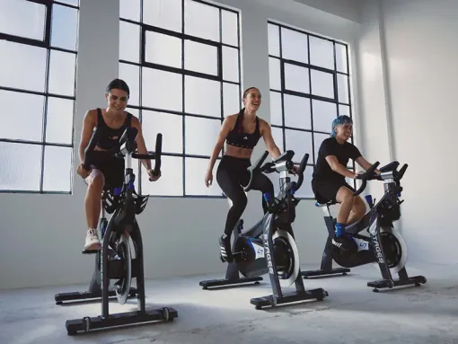 Cours de RPM avec un coach à Grenoble Échirolles, L'Appart Fitness Eybens