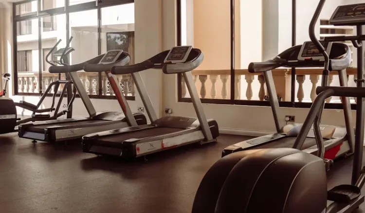 Entraînement sur tapis de course en salle de sport fitness à L'Appart Fitness Eybens à Echirolles, Échirolles, L'Appart Fitness Eybens