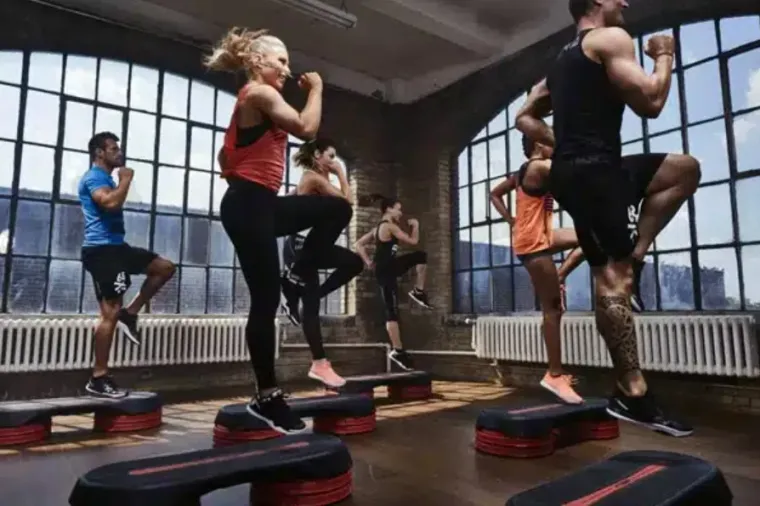 Sortir. Courir. Sauter. Ce que les cours collectifs vous apportent à ? , Échirolles, L'Appart Fitness Eybens